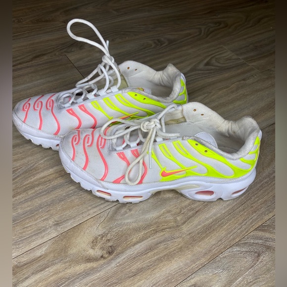 Women’s Nike air max plus - Picture 10 of 13
